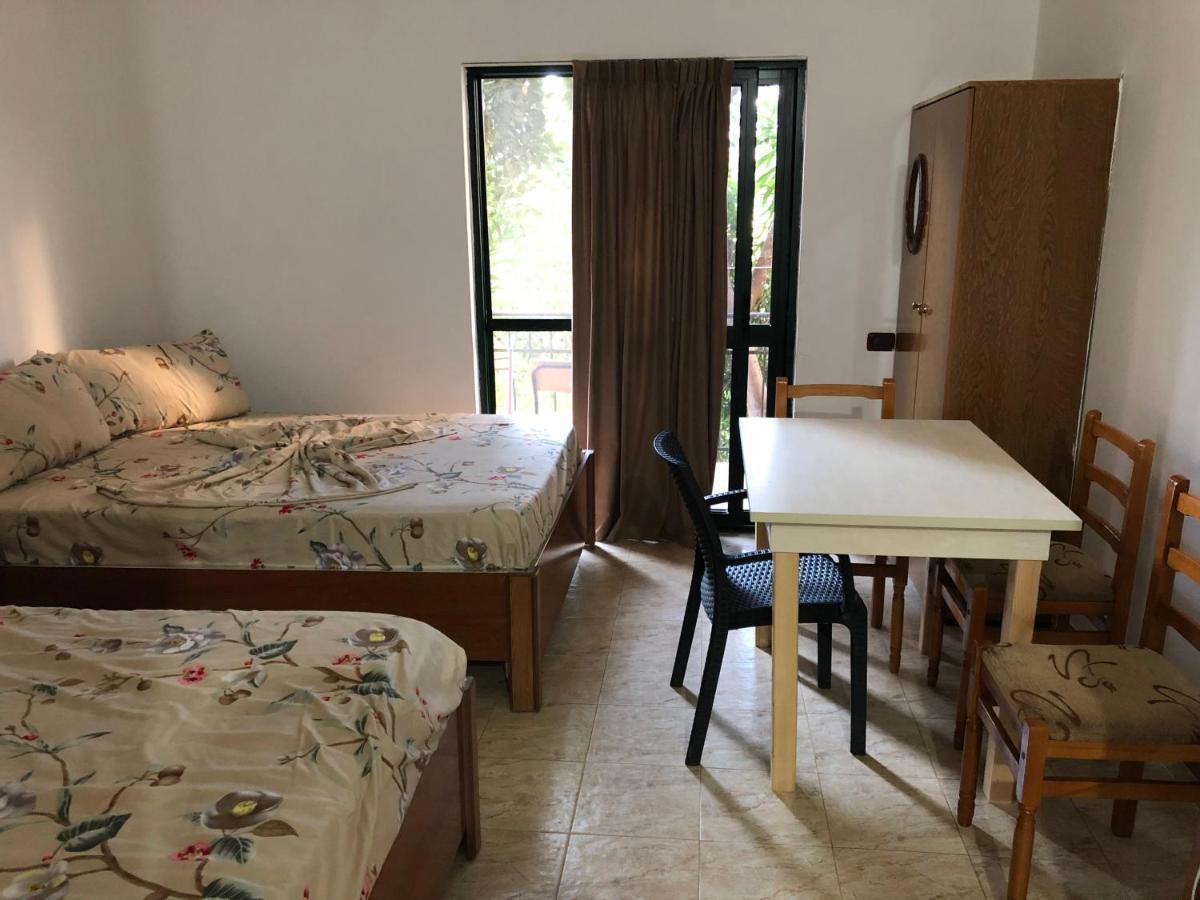 Gjinaj Hotel 3*