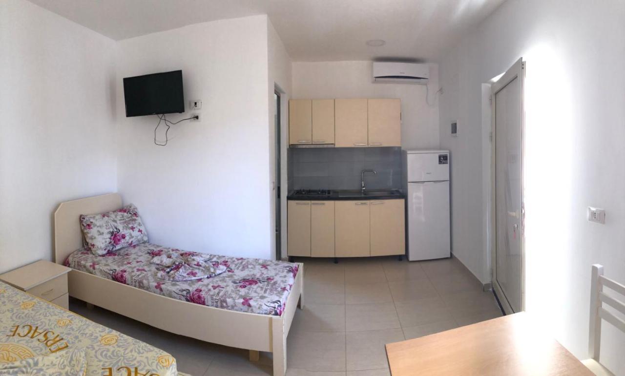 Hotel Gjinaj